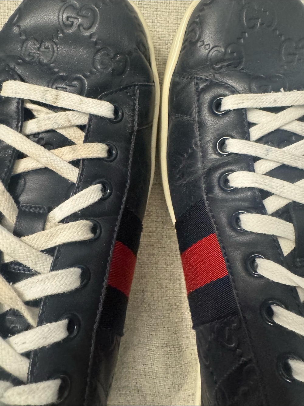 Gucci Black Leather Low-Top Sneakers with Red/Blue Web Stripe